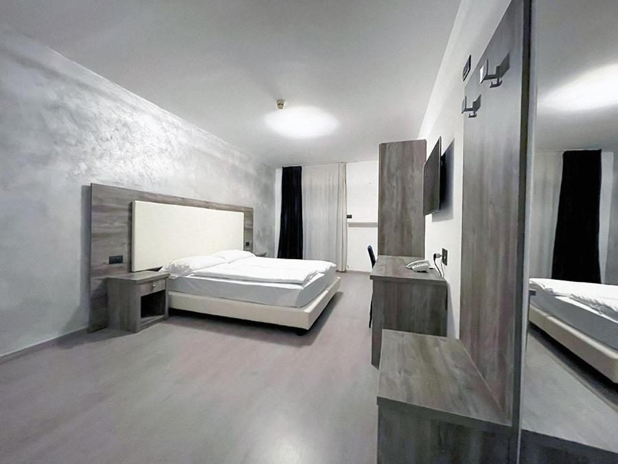 Hotel De Nac Torbole Sul Garda Екстериор снимка
