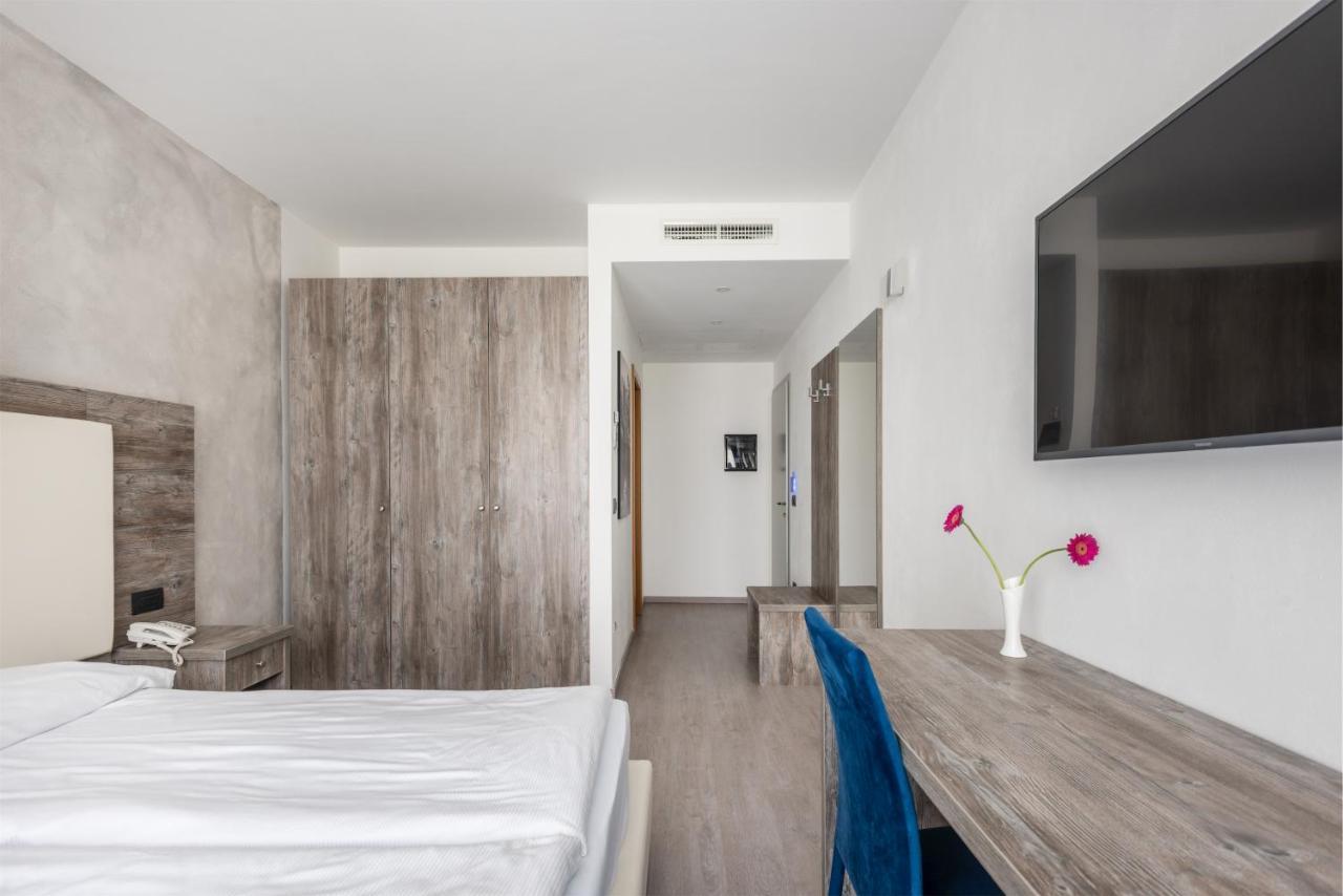 Hotel De Nac Torbole Sul Garda Екстериор снимка