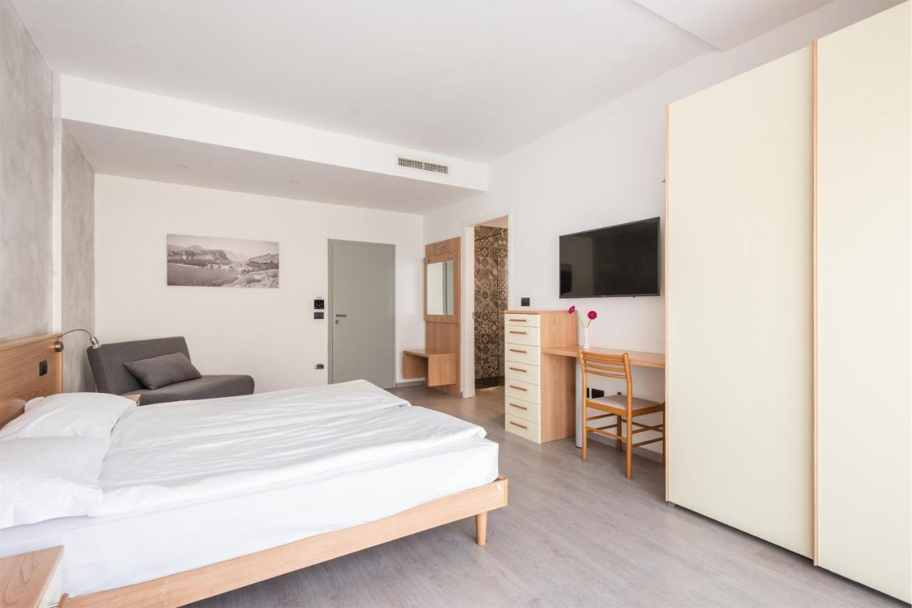 Hotel De Nac Torbole Sul Garda Екстериор снимка