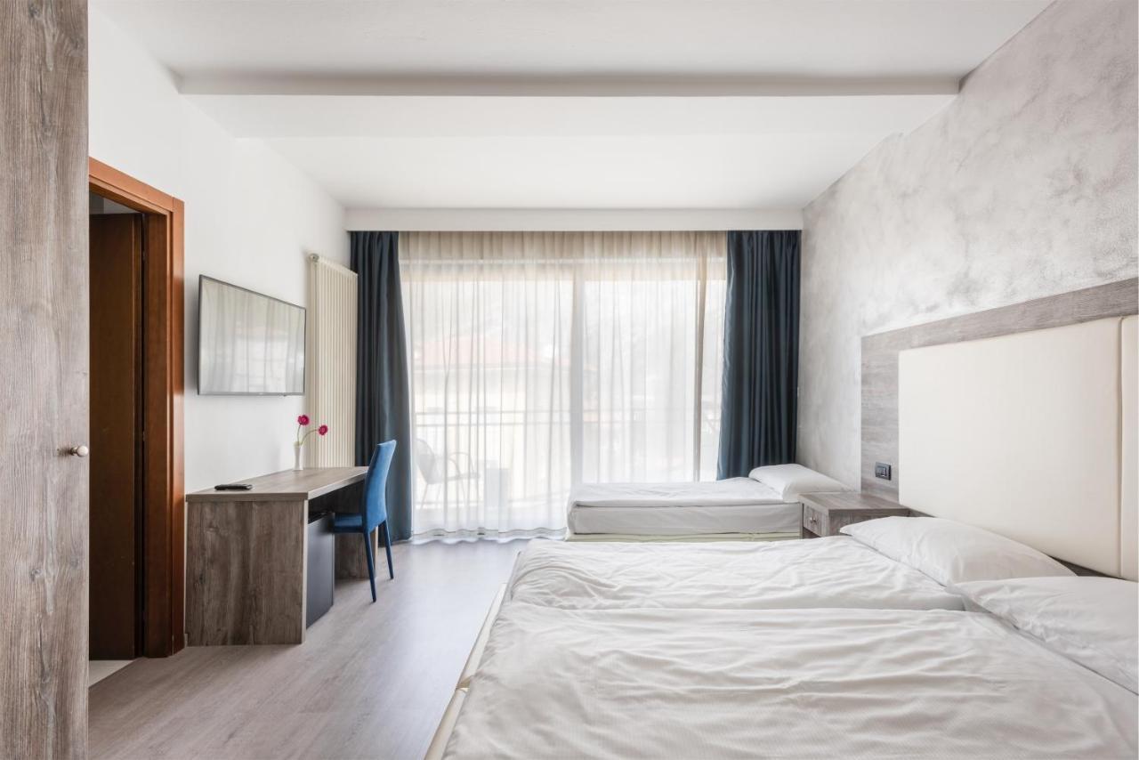 Hotel De Nac Torbole Sul Garda Екстериор снимка