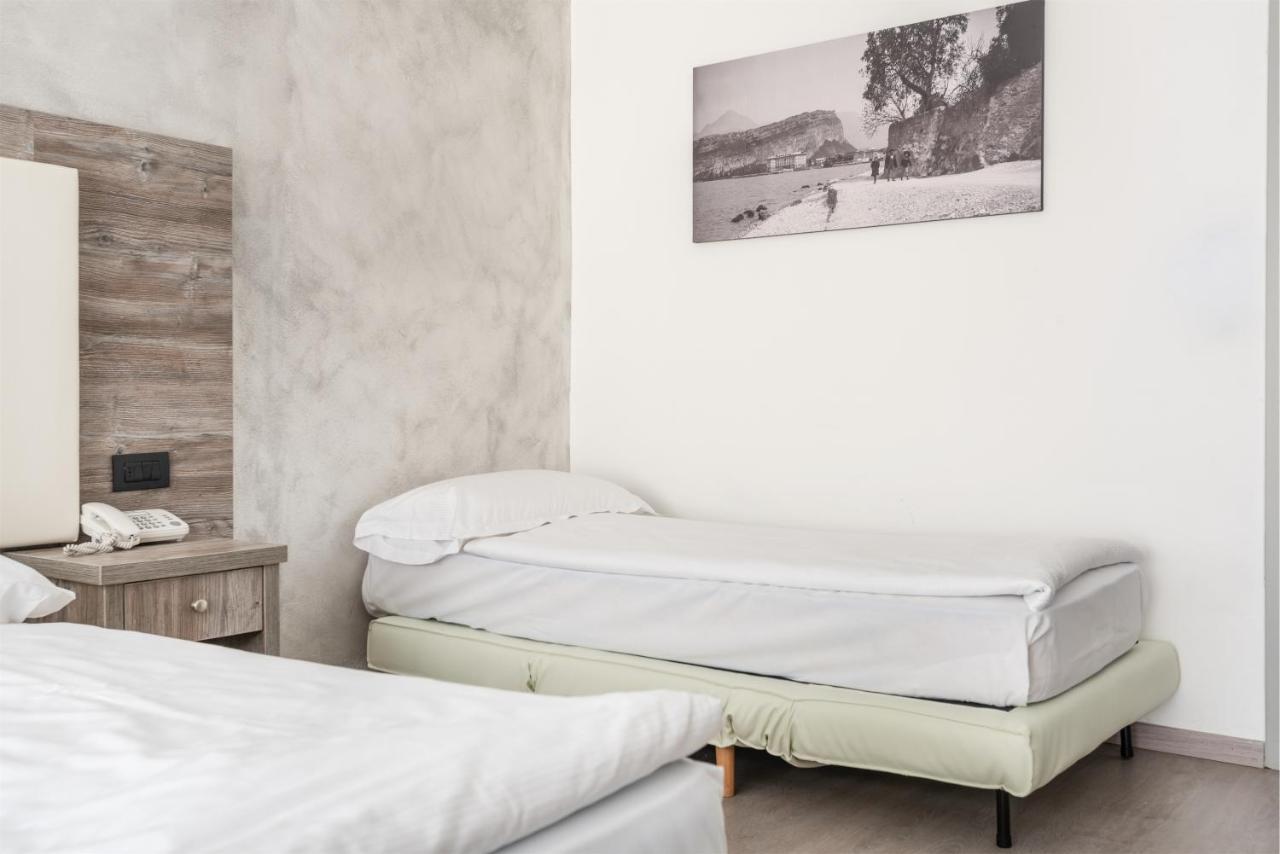 Hotel De Nac Torbole Sul Garda Екстериор снимка