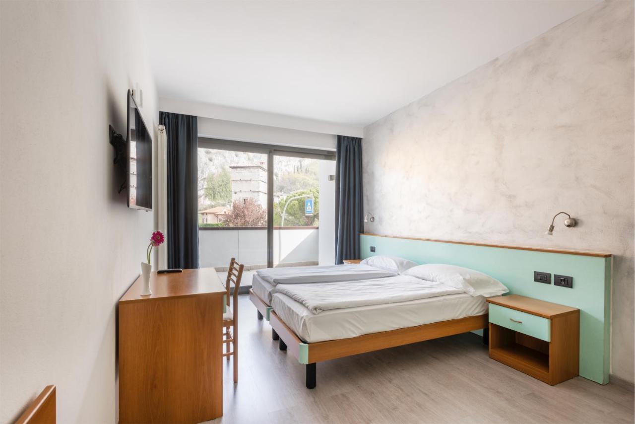 Hotel De Nac Torbole Sul Garda Екстериор снимка