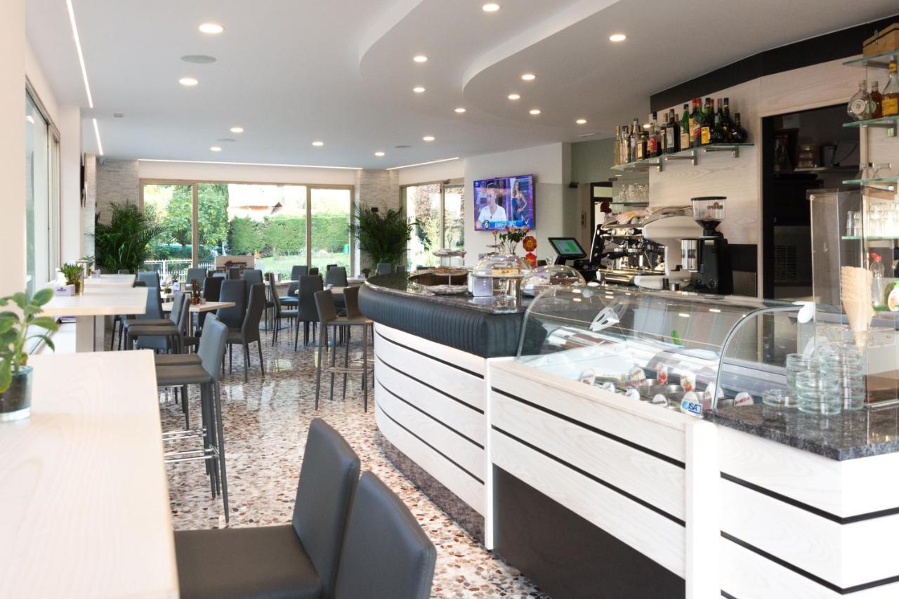 Hotel De Nac Torbole Sul Garda Екстериор снимка
