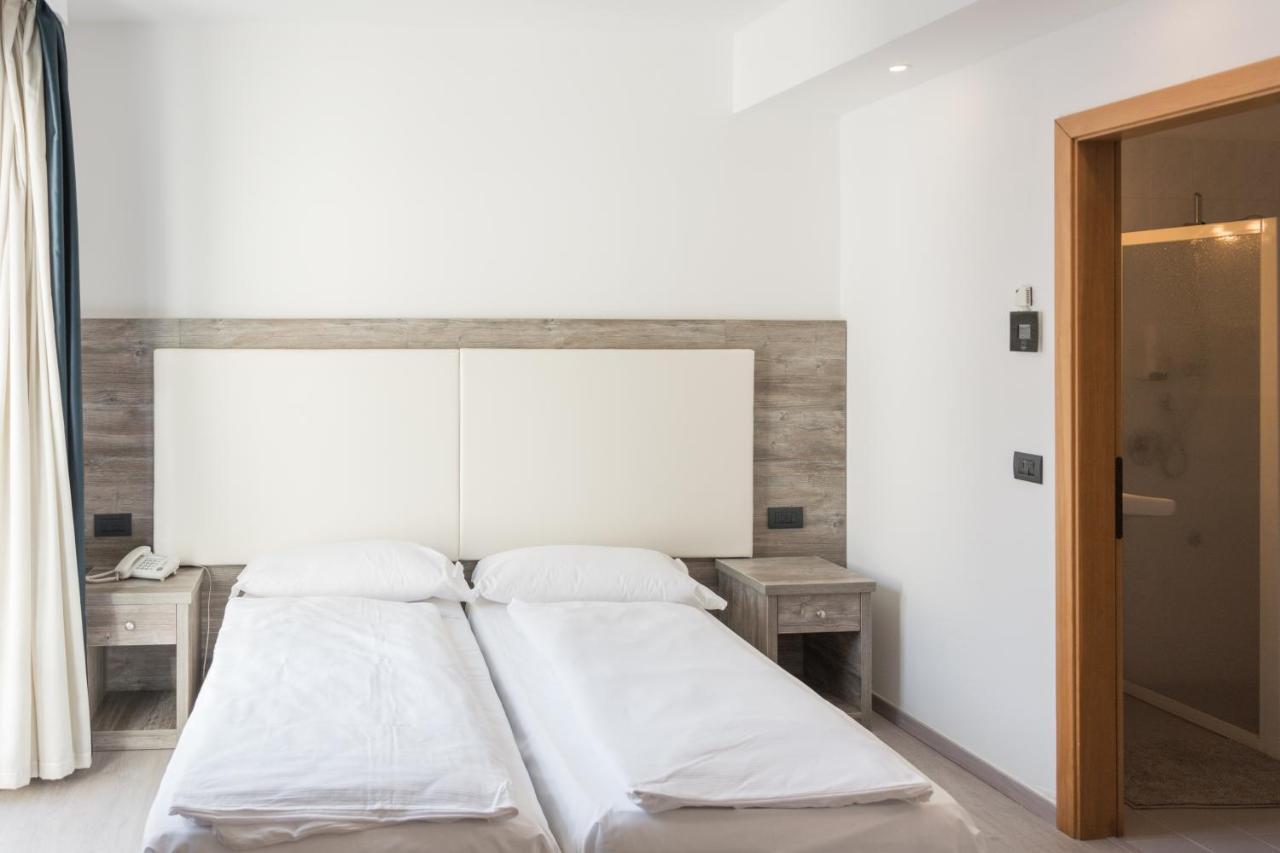 Hotel De Nac Torbole Sul Garda Екстериор снимка