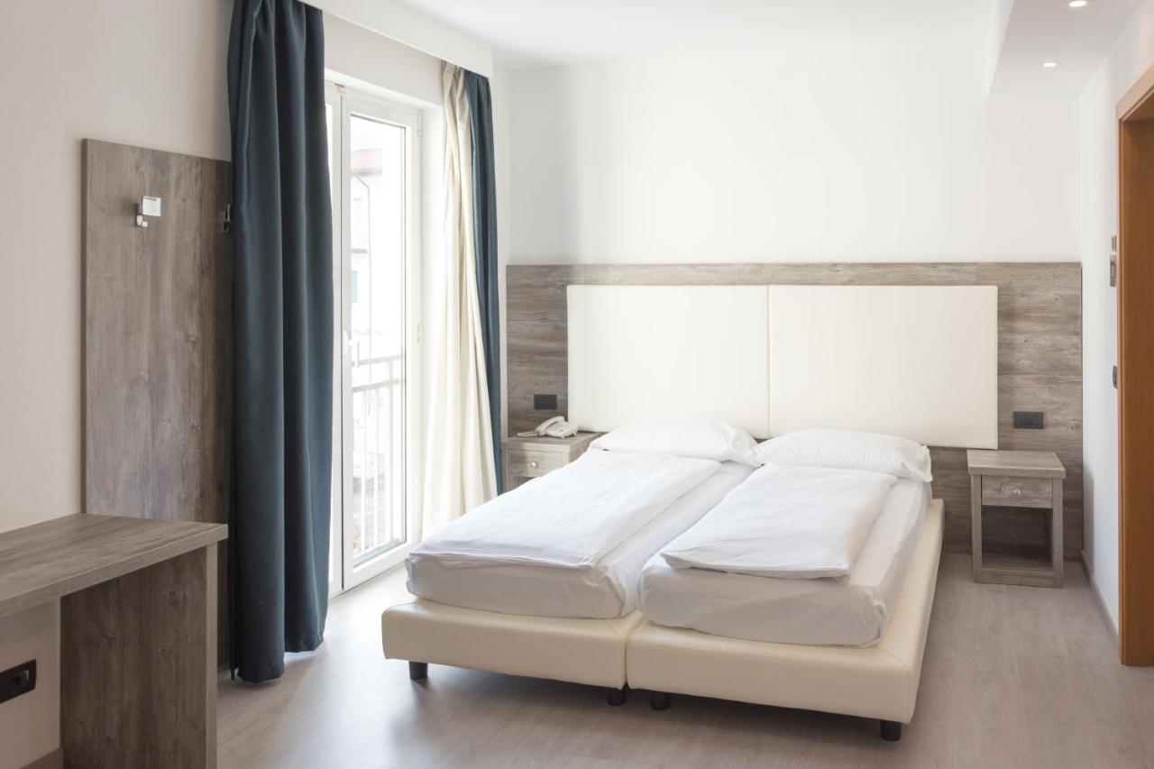Hotel De Nac Torbole Sul Garda Екстериор снимка
