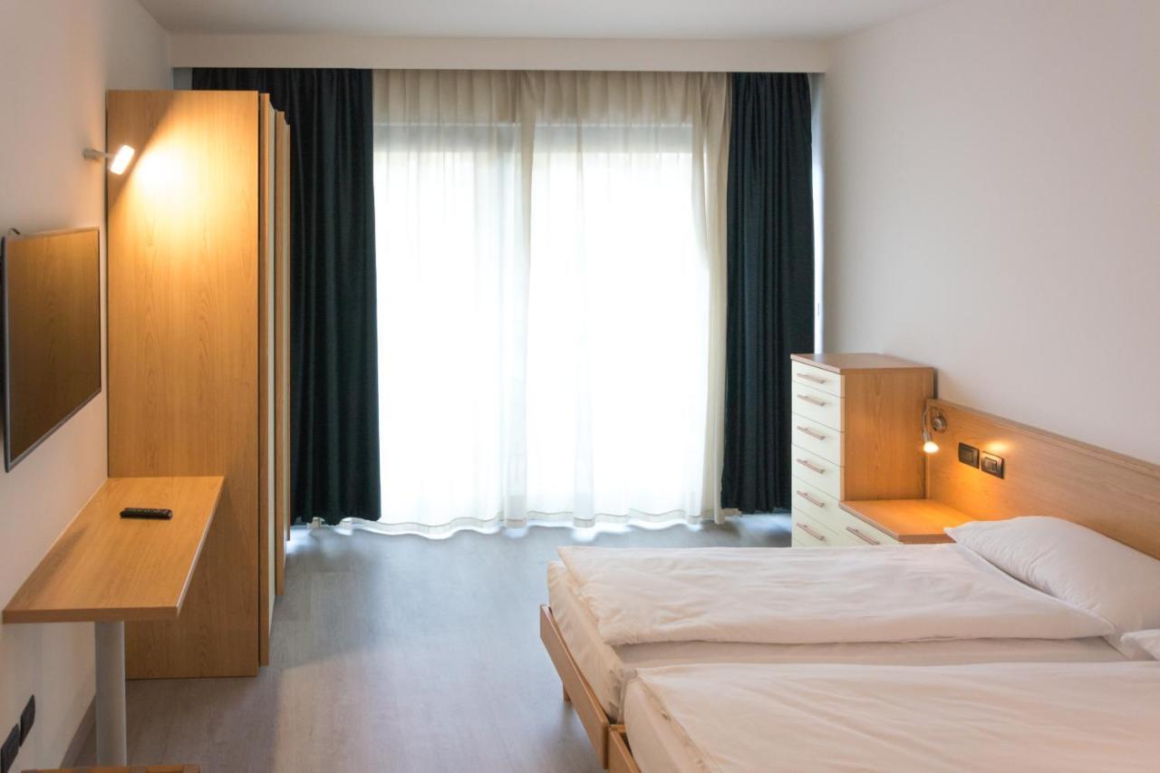 Hotel De Nac Torbole Sul Garda Екстериор снимка