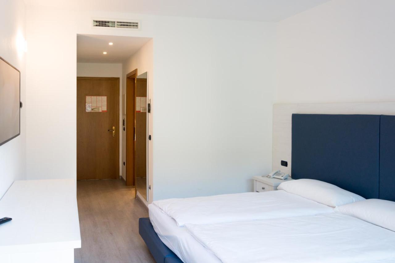 Hotel De Nac Torbole Sul Garda Екстериор снимка